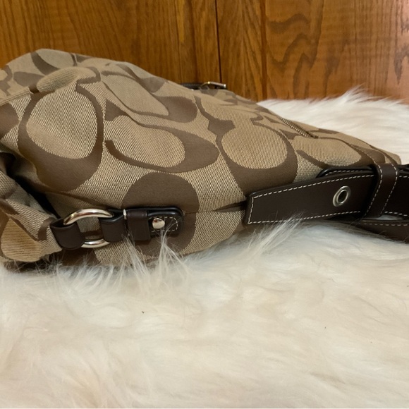 Authentic COACH signature shoulder bag EUC - Picture 8 of 9